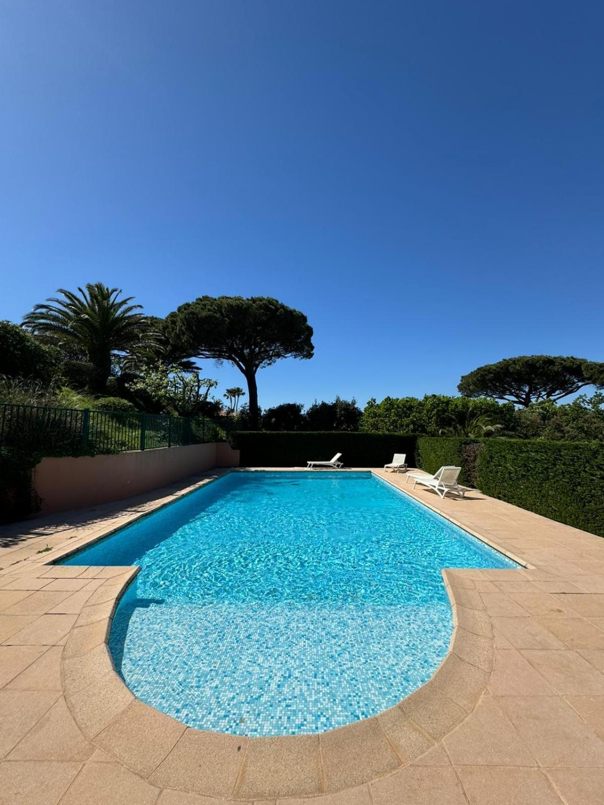 Villa Vue Mer Donnant Sur Le Golfe De St Tropez, 2 Chambres, 6 Pers, Piscine Commune Сен Тропе Екстериор снимка